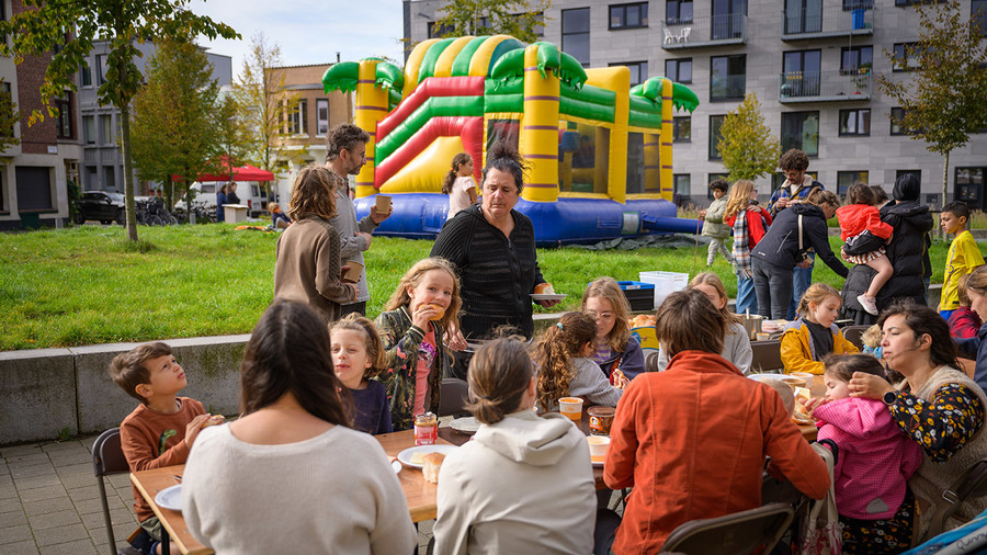 Buurtfeest met springkasteel